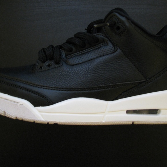 Air Jordan 3 Retro Cyber Monday Sneaker - Picture 8 of 8